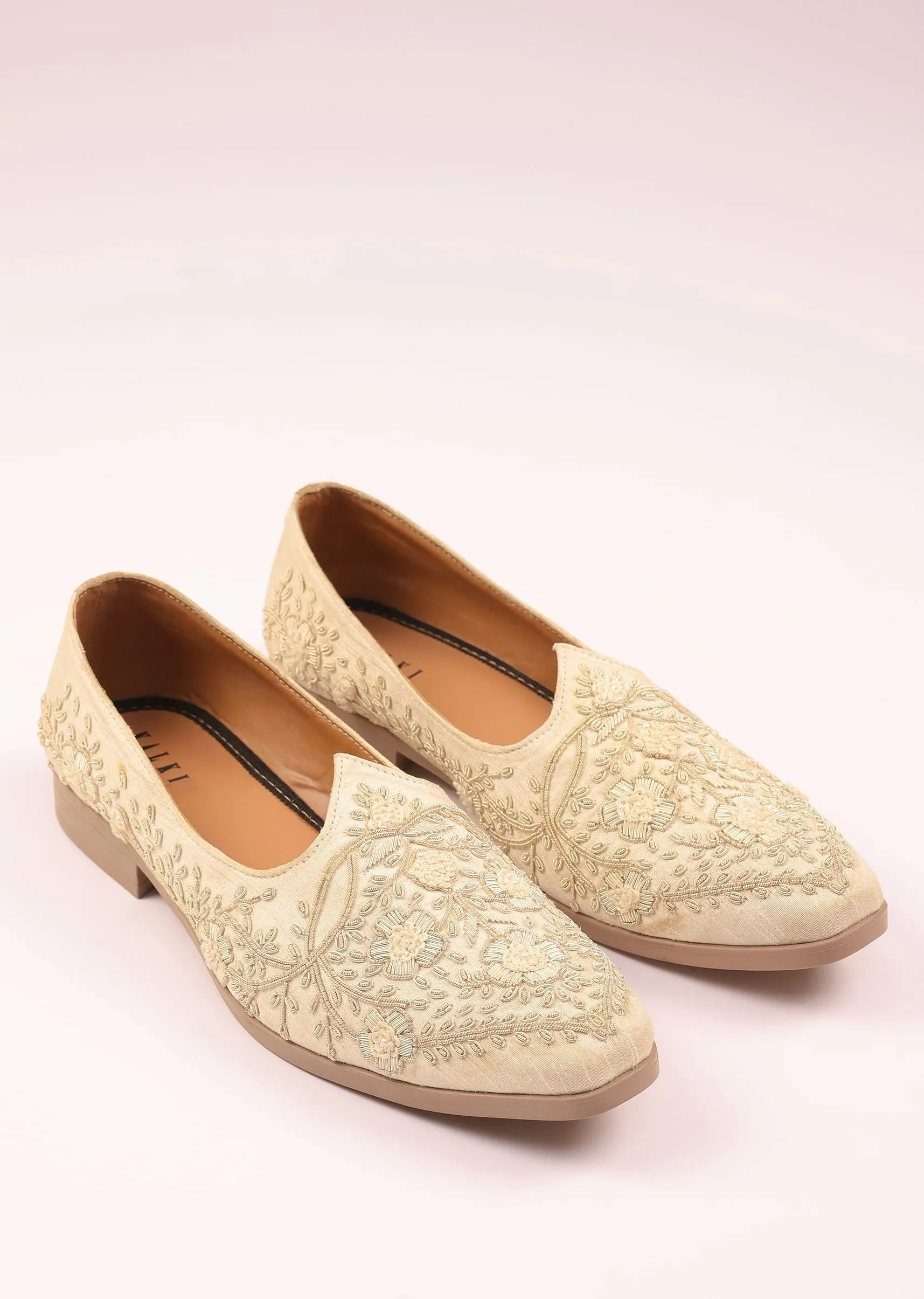Off White Raw Silk Zardozi Juttis